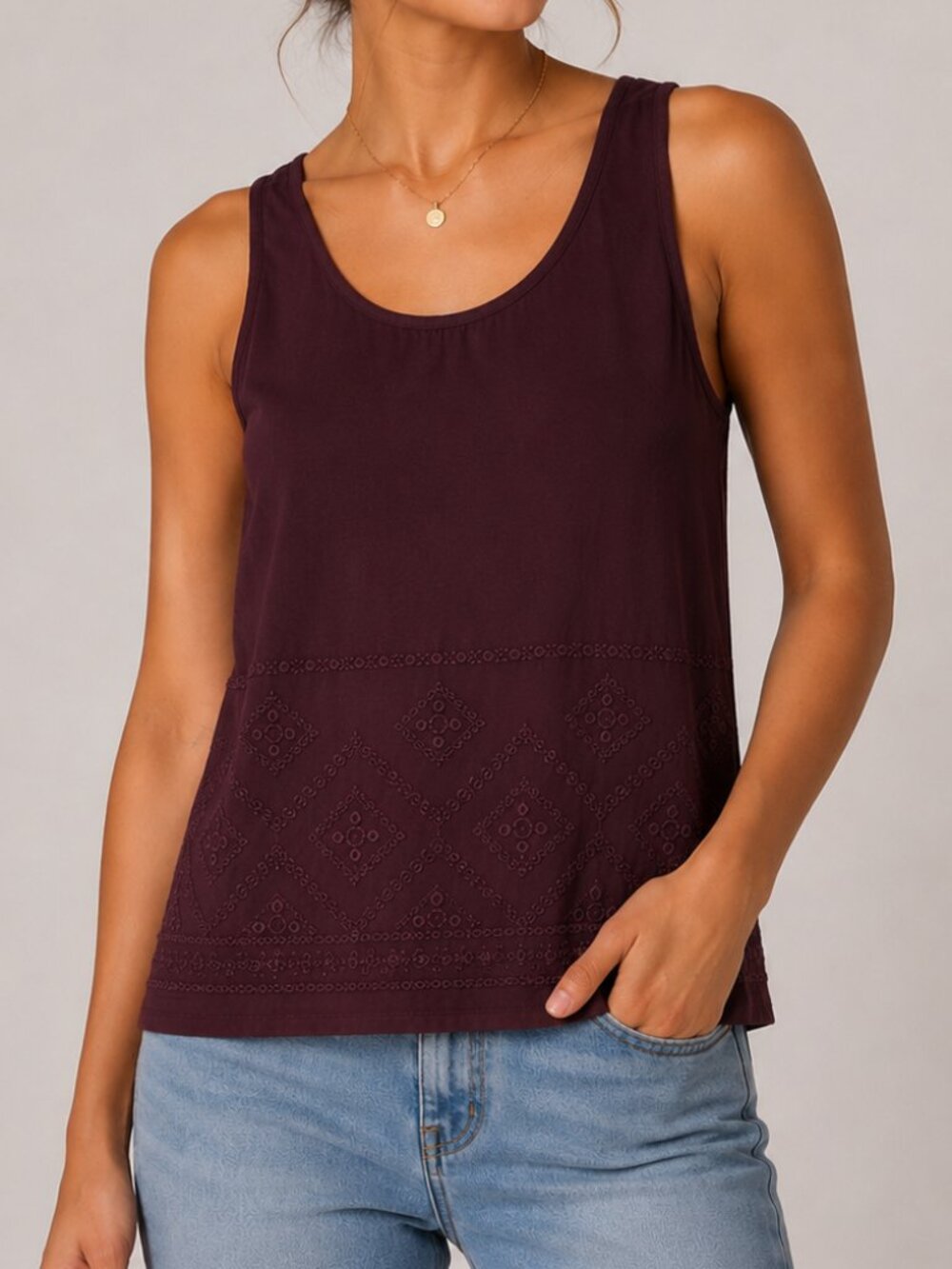 Reitmans Women’s Purple Sleeveless Embroidered Tank Top Large